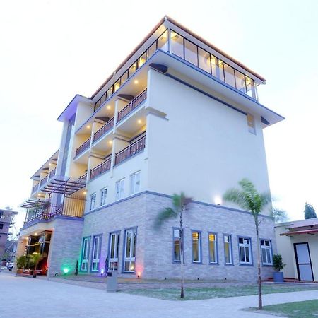 Om Gaura Hotel Pokhara Ngoại thất bức ảnh