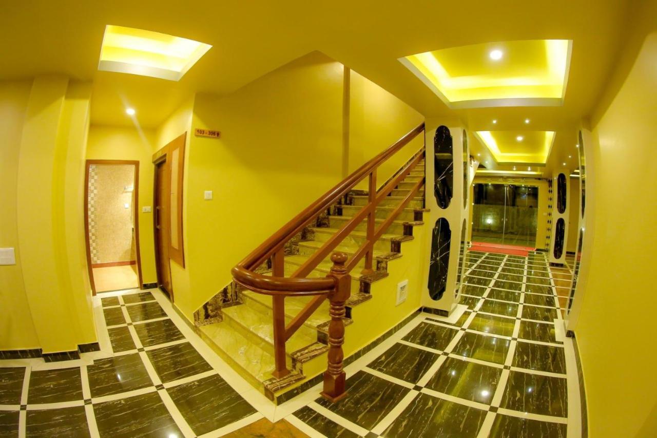Om Gaura Hotel Pokhara Ngoại thất bức ảnh