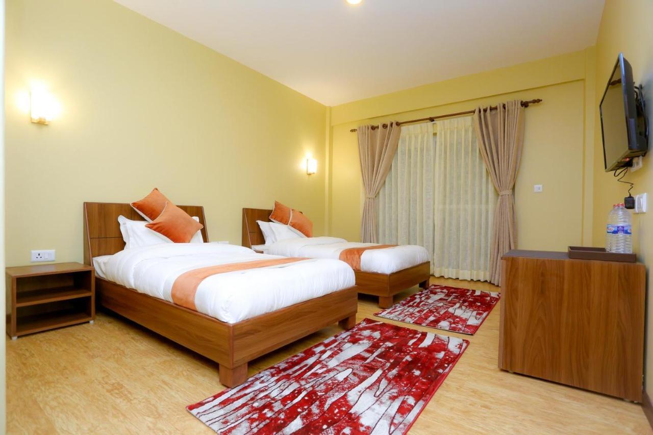 Om Gaura Hotel Pokhara Ngoại thất bức ảnh