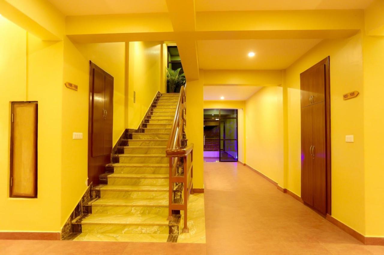 Om Gaura Hotel Pokhara Ngoại thất bức ảnh