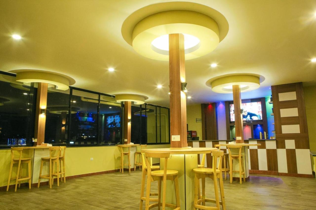 Om Gaura Hotel Pokhara Ngoại thất bức ảnh