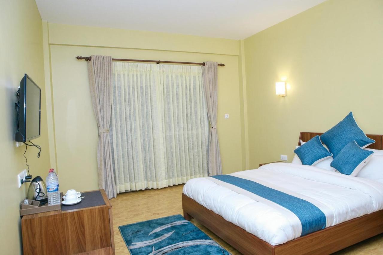 Om Gaura Hotel Pokhara Ngoại thất bức ảnh