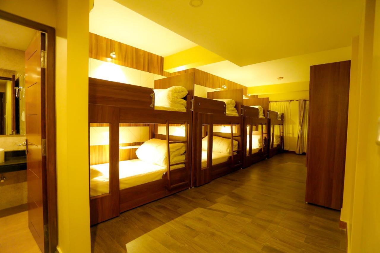 Om Gaura Hotel Pokhara Ngoại thất bức ảnh