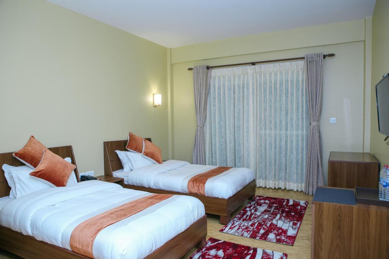 Om Gaura Hotel Pokhara Ngoại thất bức ảnh