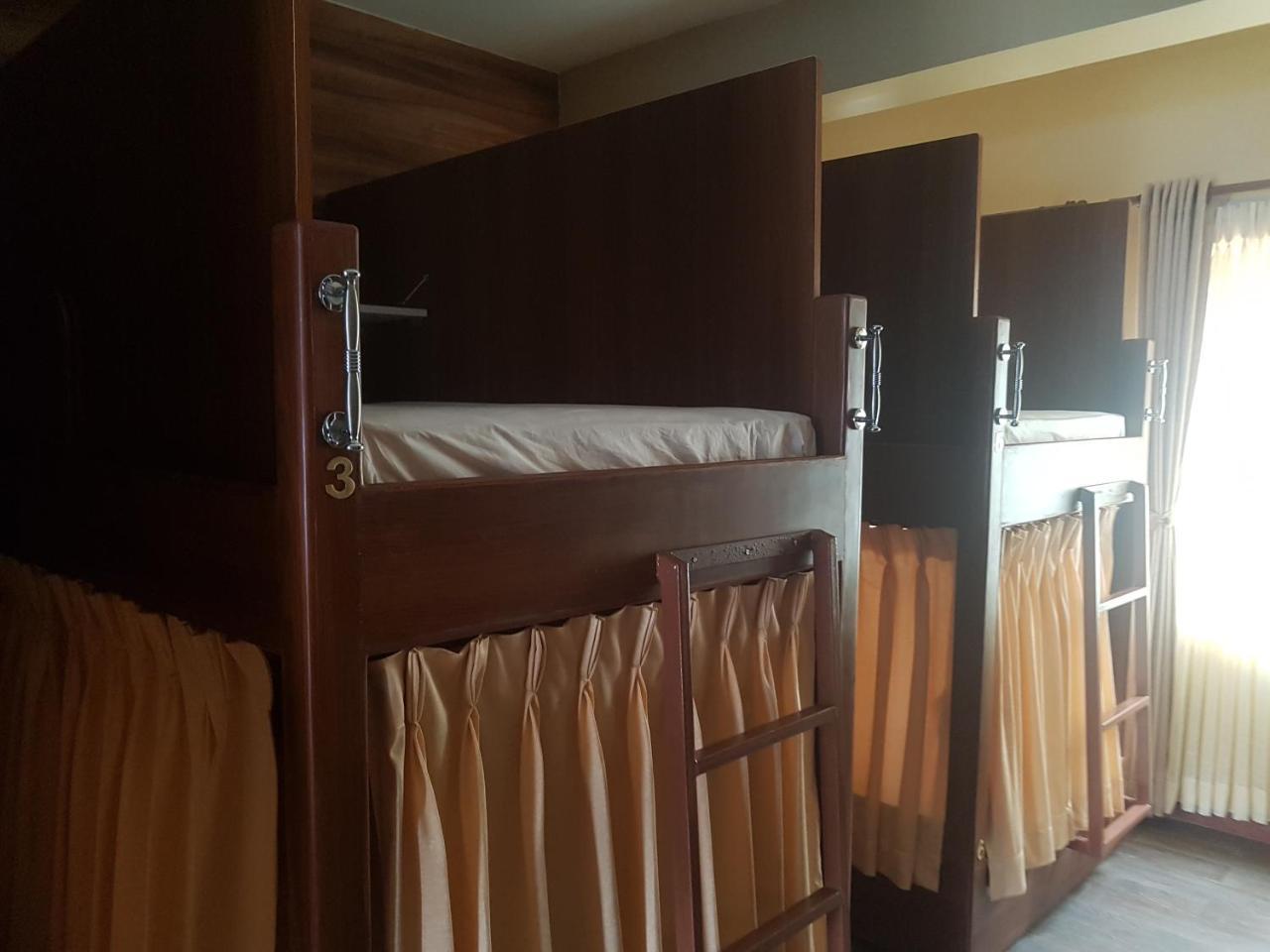 Om Gaura Hotel Pokhara Ngoại thất bức ảnh