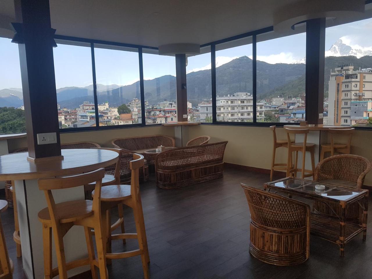 Om Gaura Hotel Pokhara Ngoại thất bức ảnh