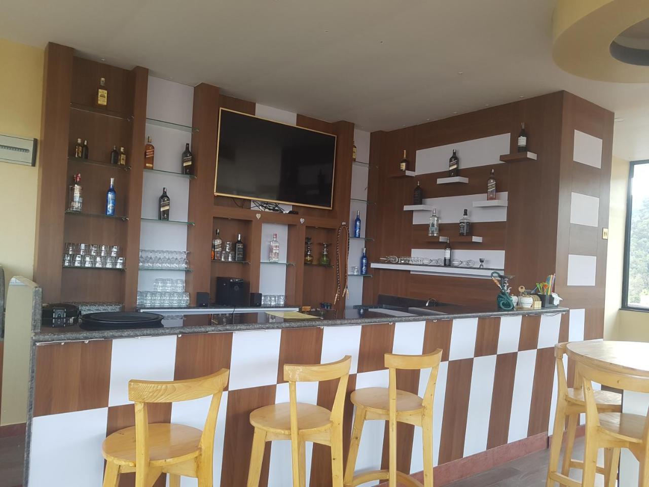 Om Gaura Hotel Pokhara Ngoại thất bức ảnh