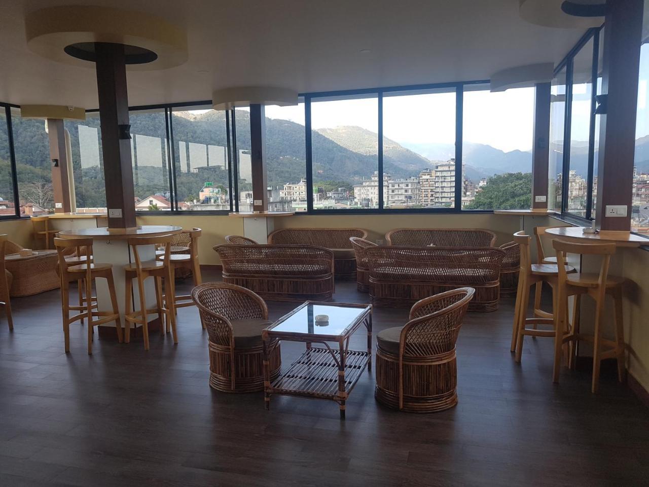 Om Gaura Hotel Pokhara Ngoại thất bức ảnh