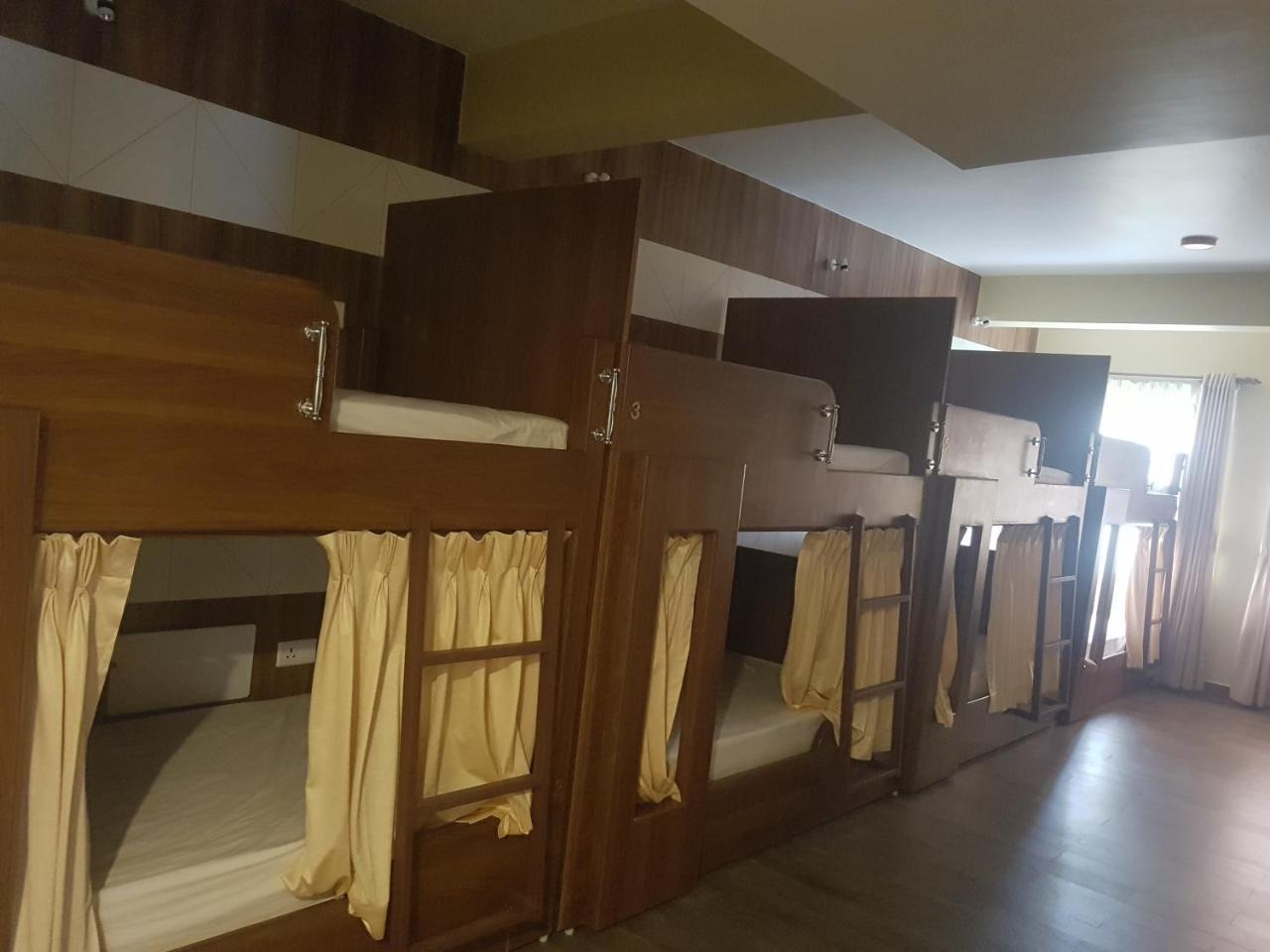Om Gaura Hotel Pokhara Ngoại thất bức ảnh