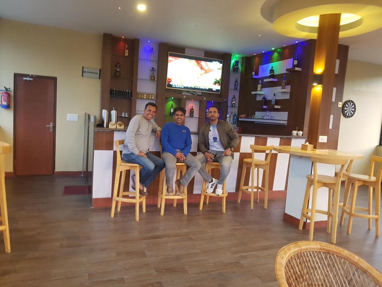 Om Gaura Hotel Pokhara Ngoại thất bức ảnh